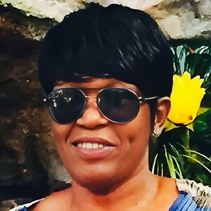 Meet your Posher, Leslie